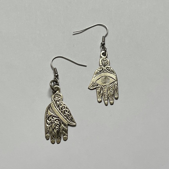 SILVER KHAMSA EARRINGS - Picture 2 of 2